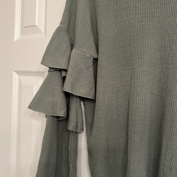 Ruffle Sleeve Cropped Gray Sweater - Picture 3 of 4